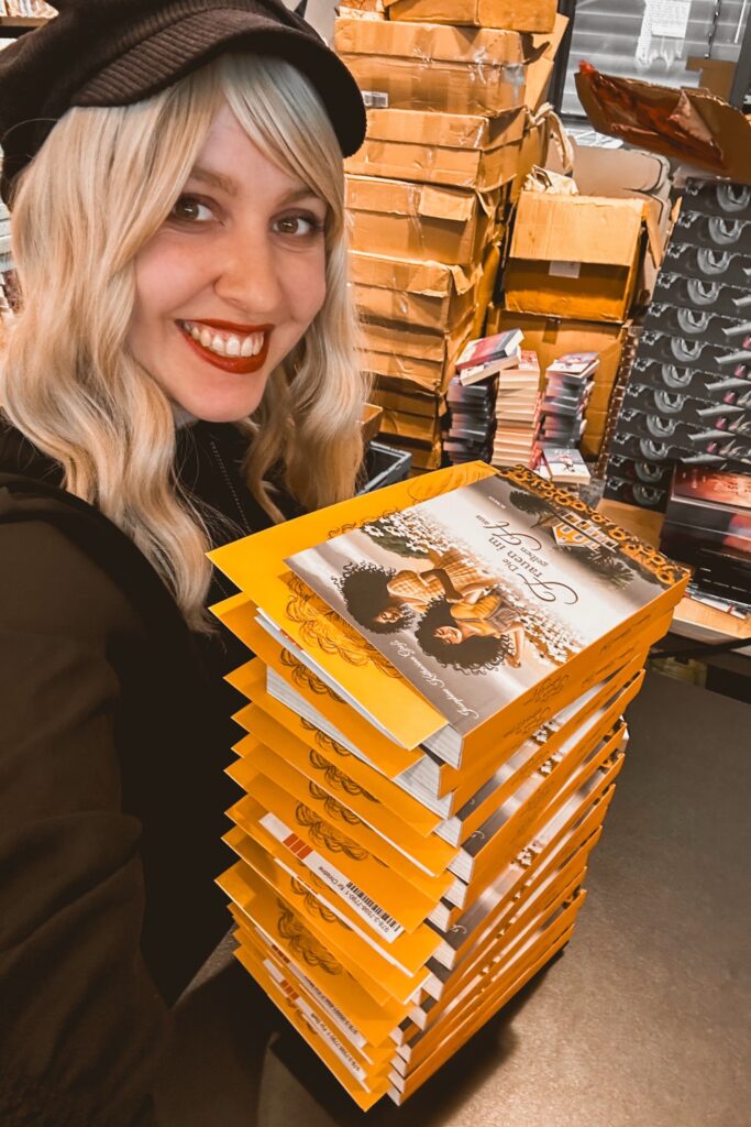 Josephine Katharina Groß signiert ihren Roman Die Frauen im gelben Haus in der Buchhandlung Graff